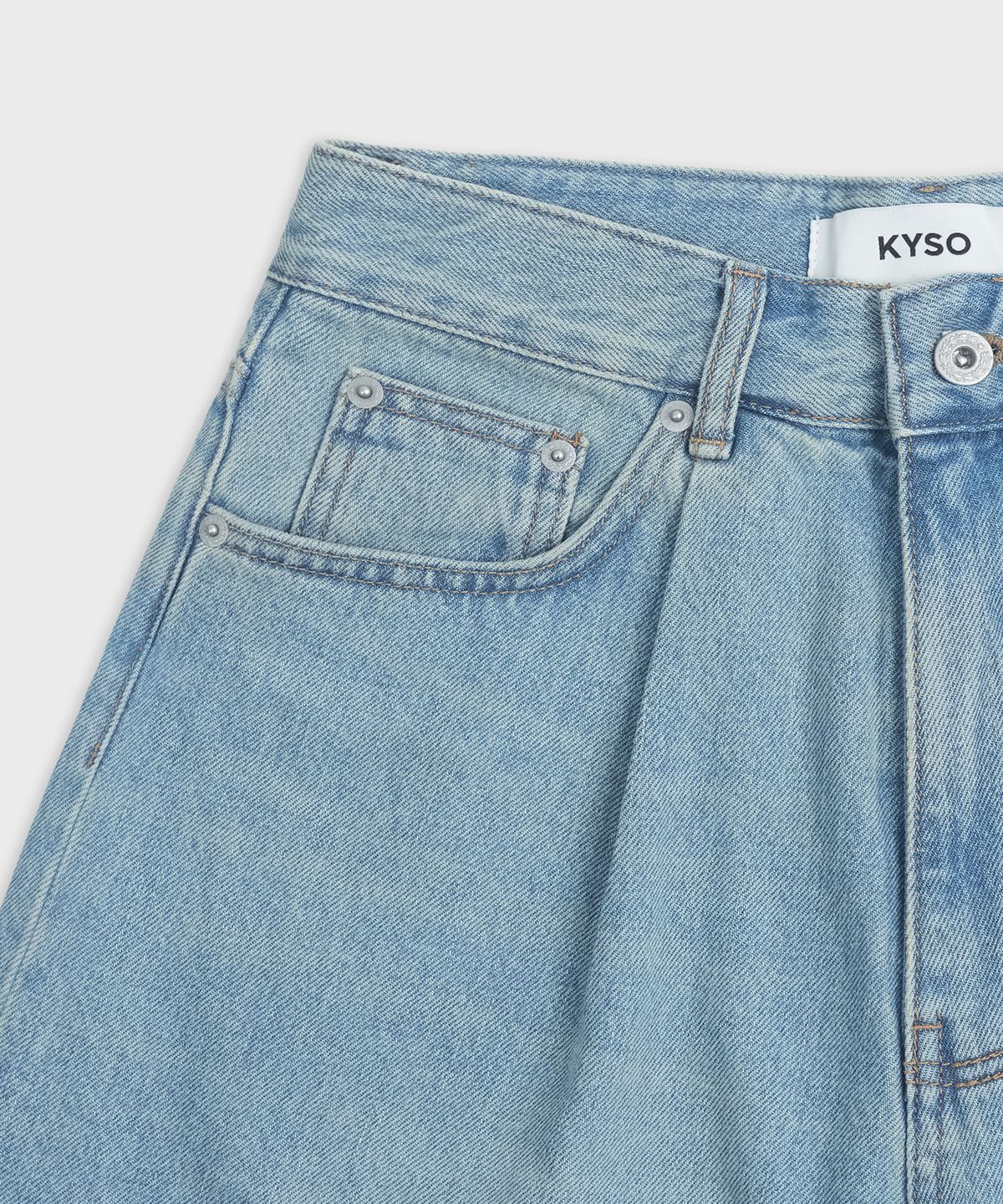 카이소(KYSO) 피스 심볼 버뮤다 데님 쇼츠 (프레이드 헴) 빈티지 워시드 블루