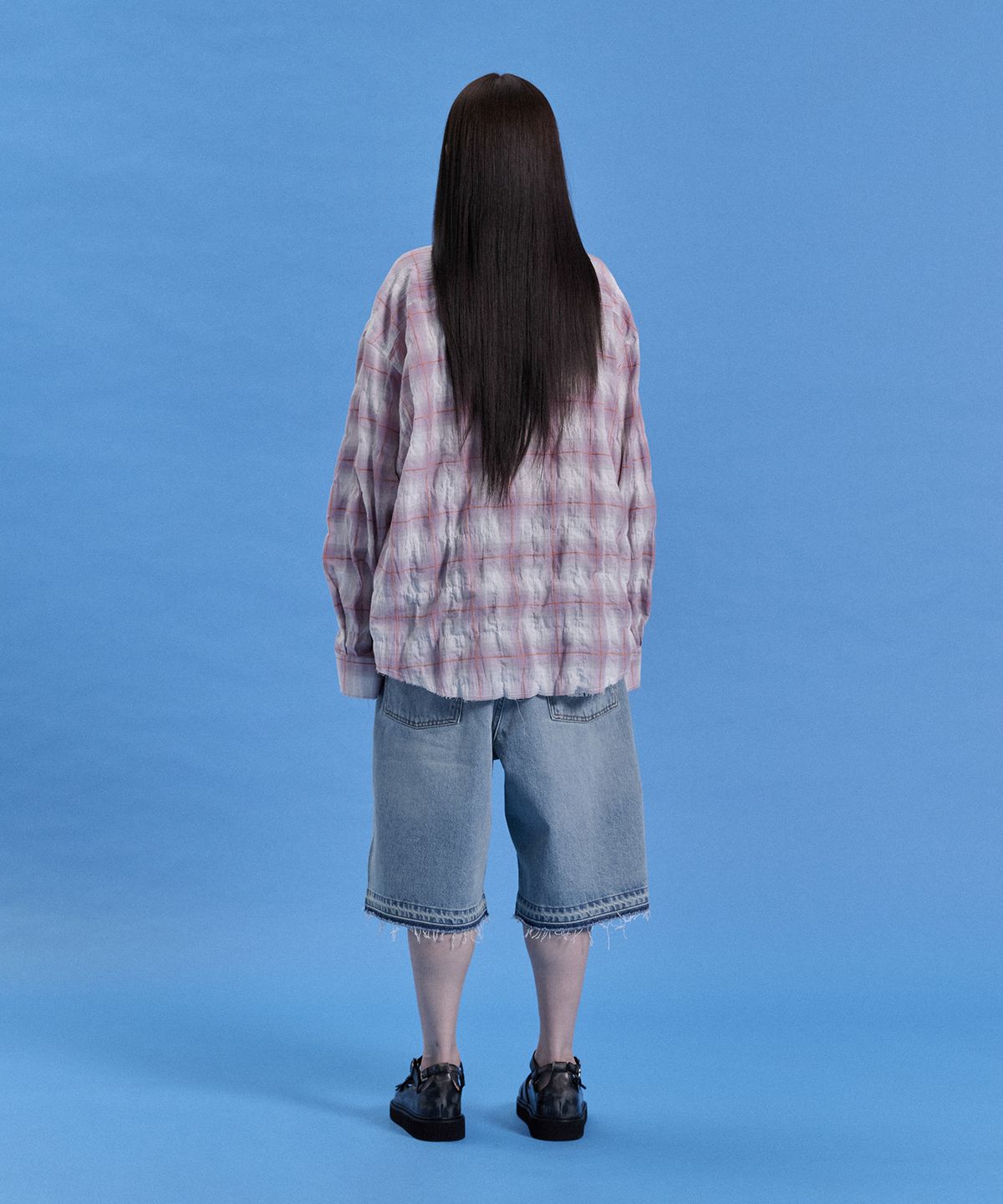 카이소(KYSO) 피스 심볼 버뮤다 데님 쇼츠 (프레이드 헴) 빈티지 워시드 블루