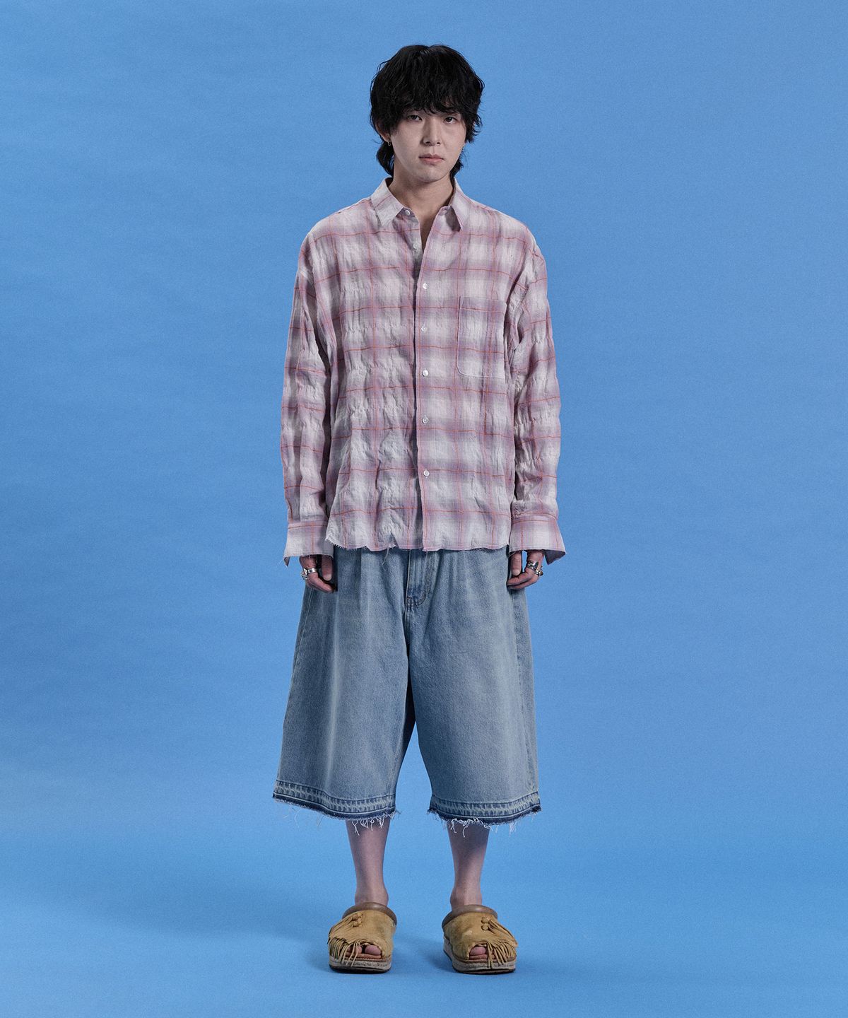카이소(KYSO) 피스 심볼 버뮤다 데님 쇼츠 (프레이드 헴) 빈티지 워시드 블루
