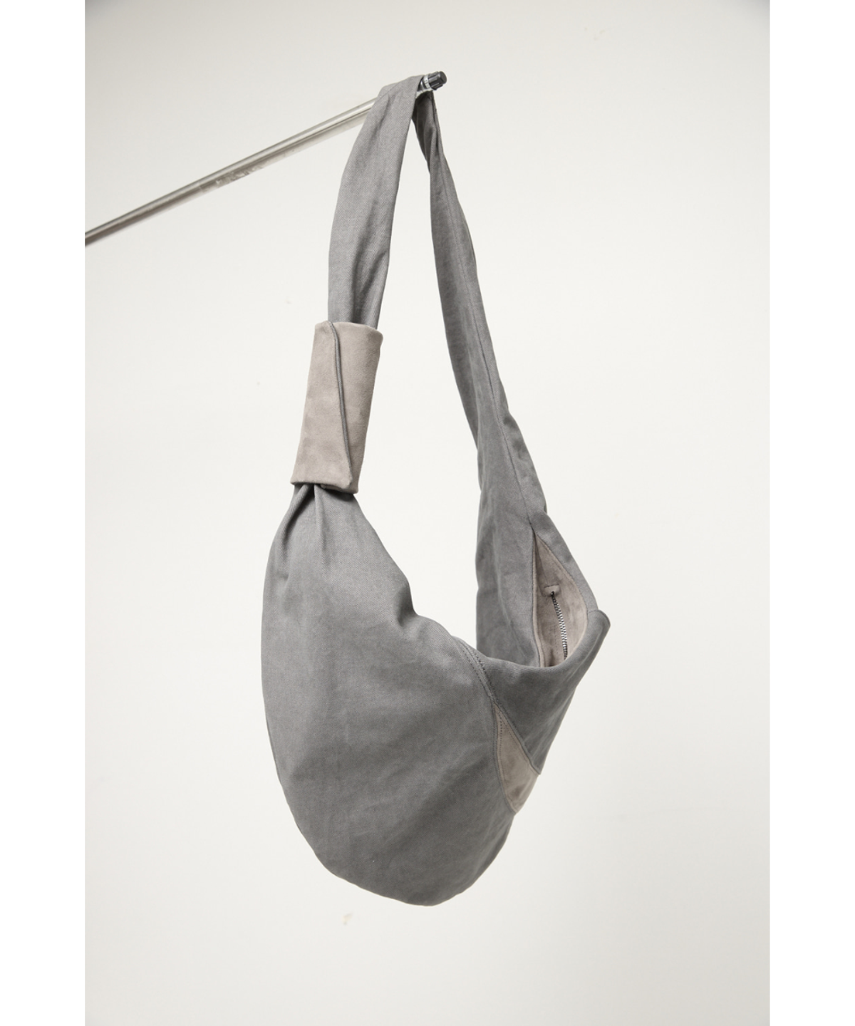해칭룸(HATCHINGROOM) Curved Bag Grey