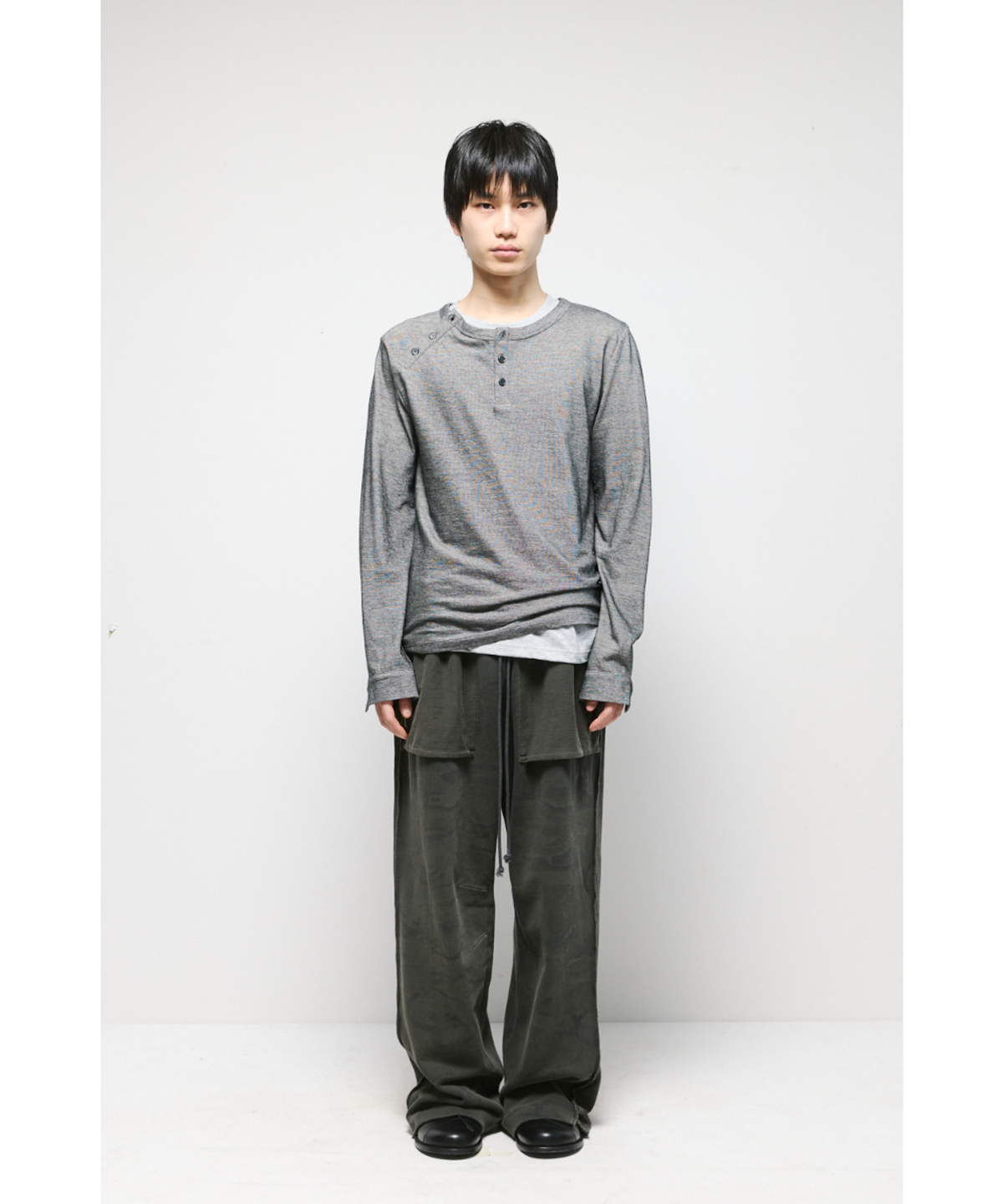 해칭룸(HATCHINGROOM) Triple Henley Neck Tee Grey