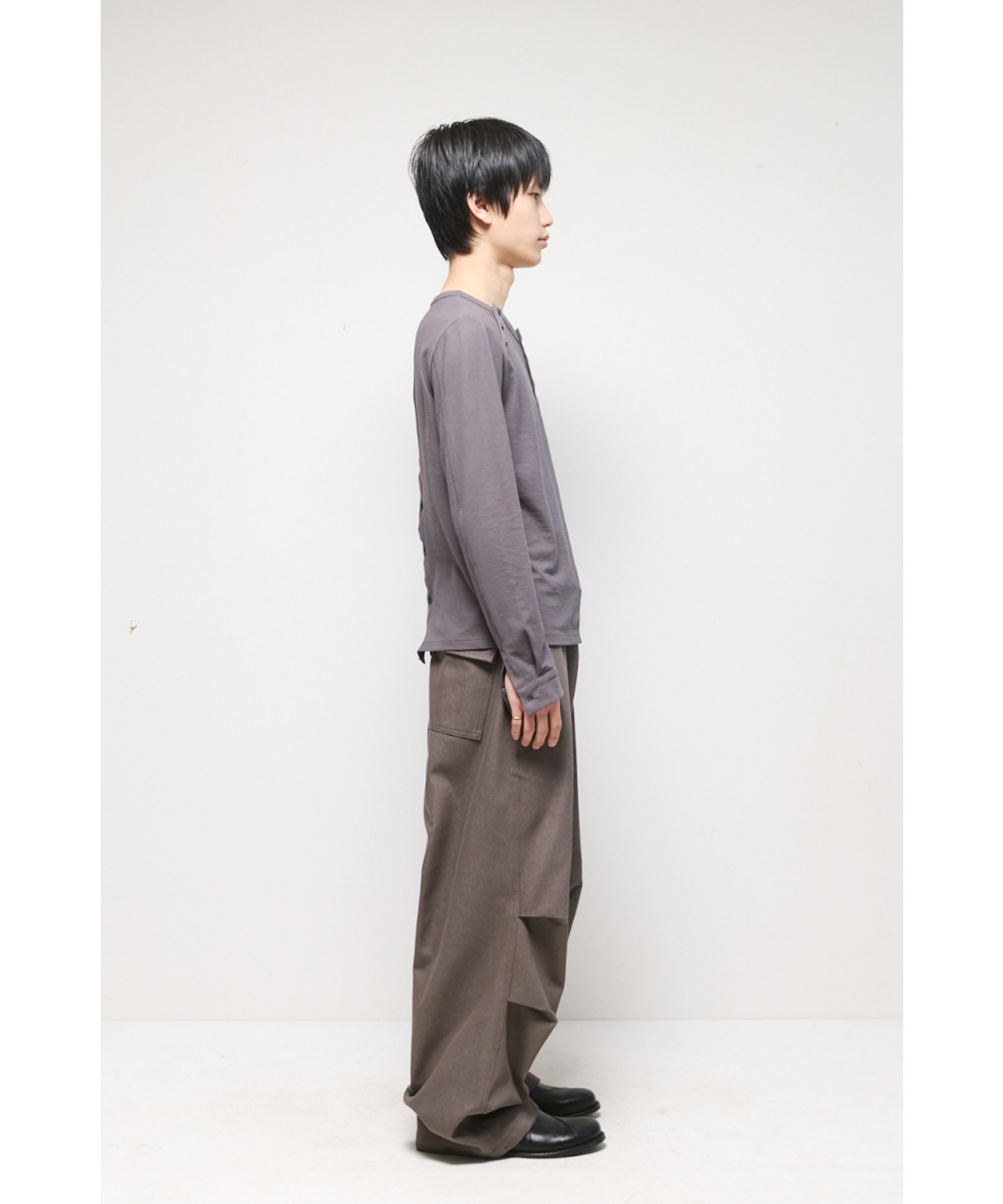 해칭룸(HATCHINGROOM) Triple Henley Neck Tee Rose Grey