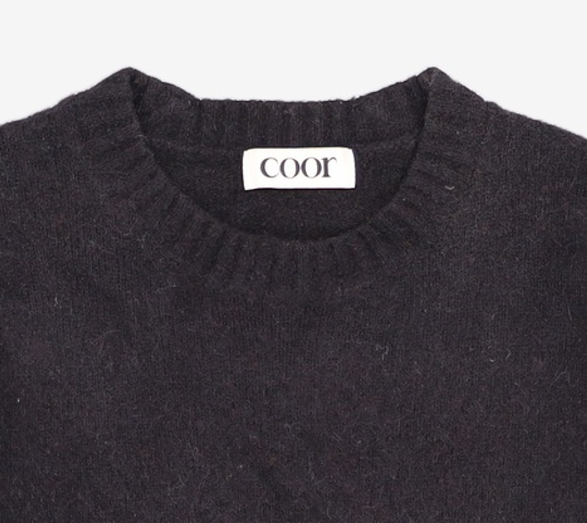 쿠어(COOR) 헤어리 알파카 블렌드 크루넥 스웨터 (블랙) M
