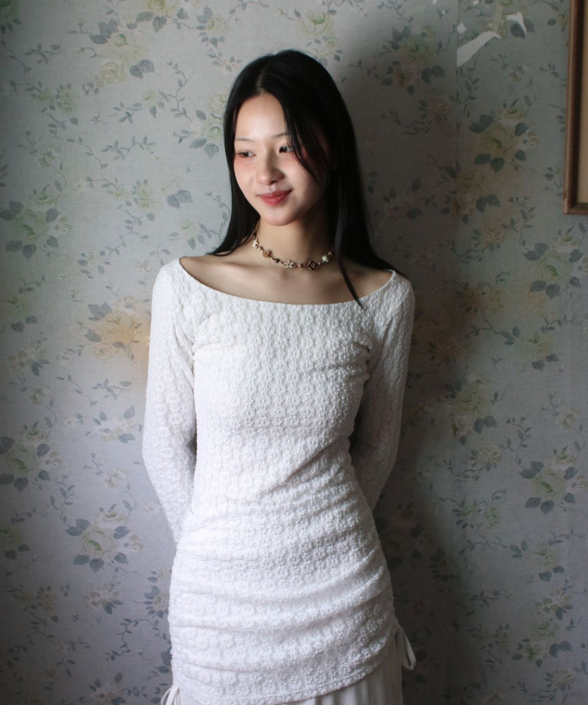루바티(RUBATI) 알리나 앤틱 레이스 롱슬리브 티셔츠_아이보리