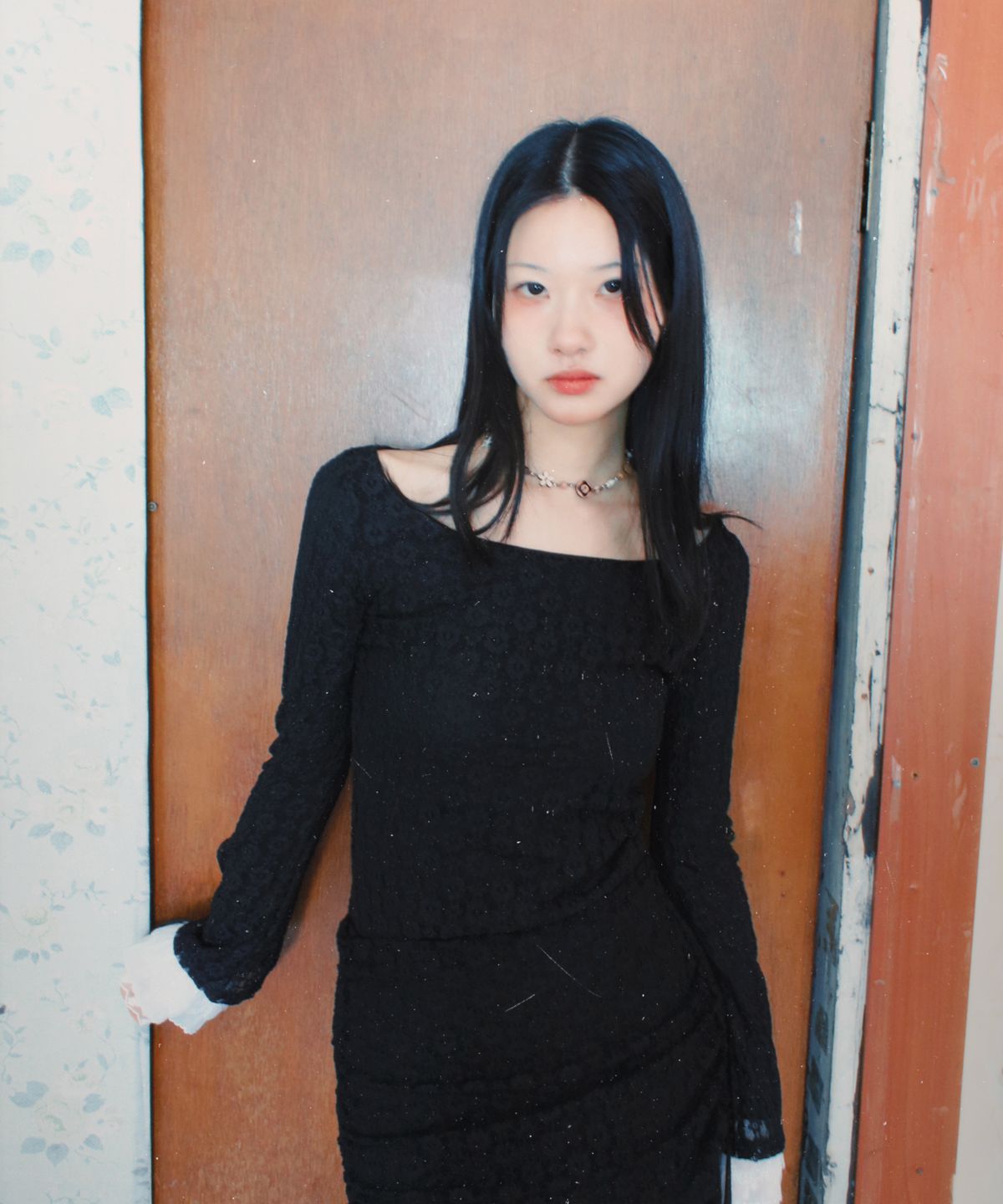 루바티(RUBATI) 알리나 앤틱 레이스 롱슬리브 티셔츠_블랙