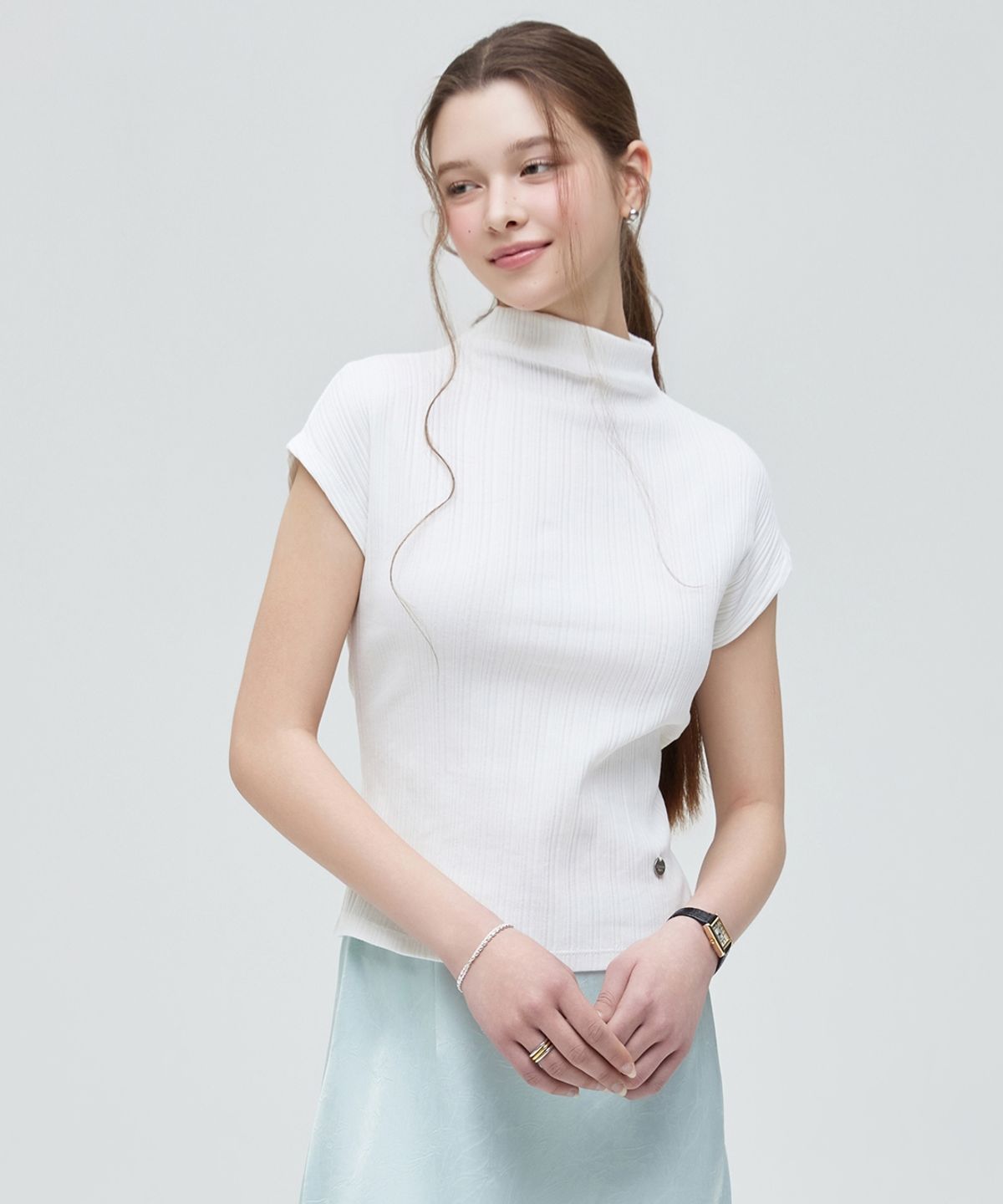 로엠(ROEM) 모크넥 반팔 티셔츠 RMHWG25NT2