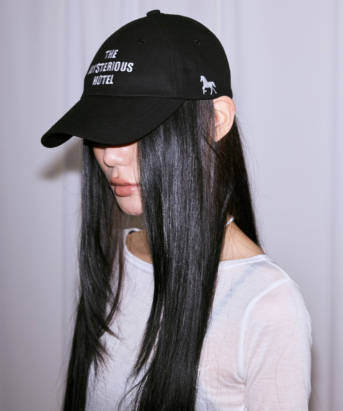 미스테리어스호텔(THE MYSTERIOUS HOTEL) 2026 TMH HORSE BALL CAP [BLACK]