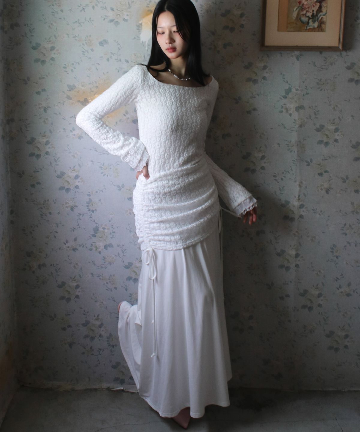 루바티(RUBATI) 알리나 앤틱 레이스 셔링 맥시 스커트_아이보리