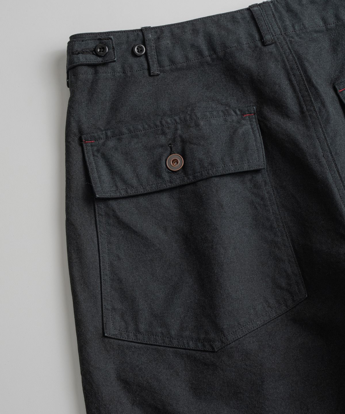 비헤비어(BEHEAVYER) DYED CANVAS FATIGUE 1/2 PANTS black