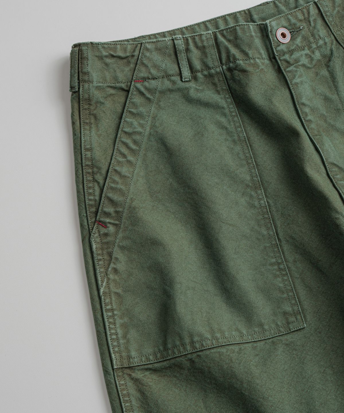 비헤비어(BEHEAVYER) DYED CANVAS FATIGUE 1/2 PANTS olive