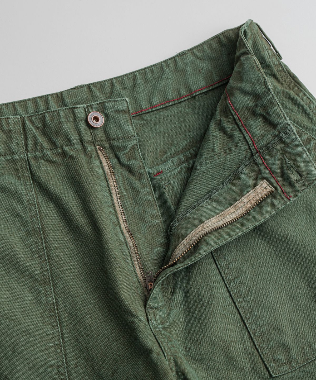 비헤비어(BEHEAVYER) DYED CANVAS FATIGUE 1/2 PANTS olive