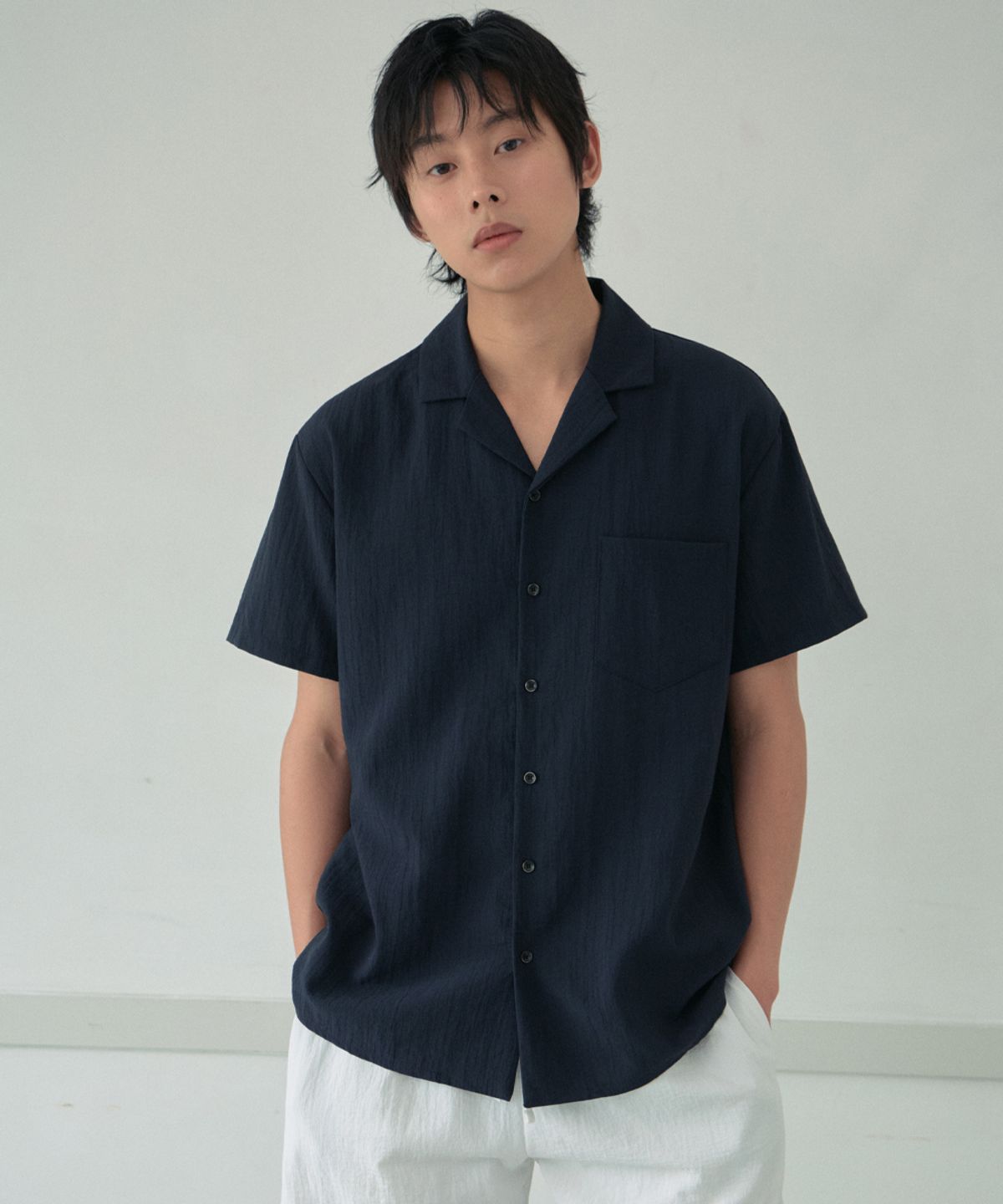 웬즈데이오아시스(WEDNESDAY OASIS) 요루 오픈 카라 셔츠_NAVY(WB6SH04)