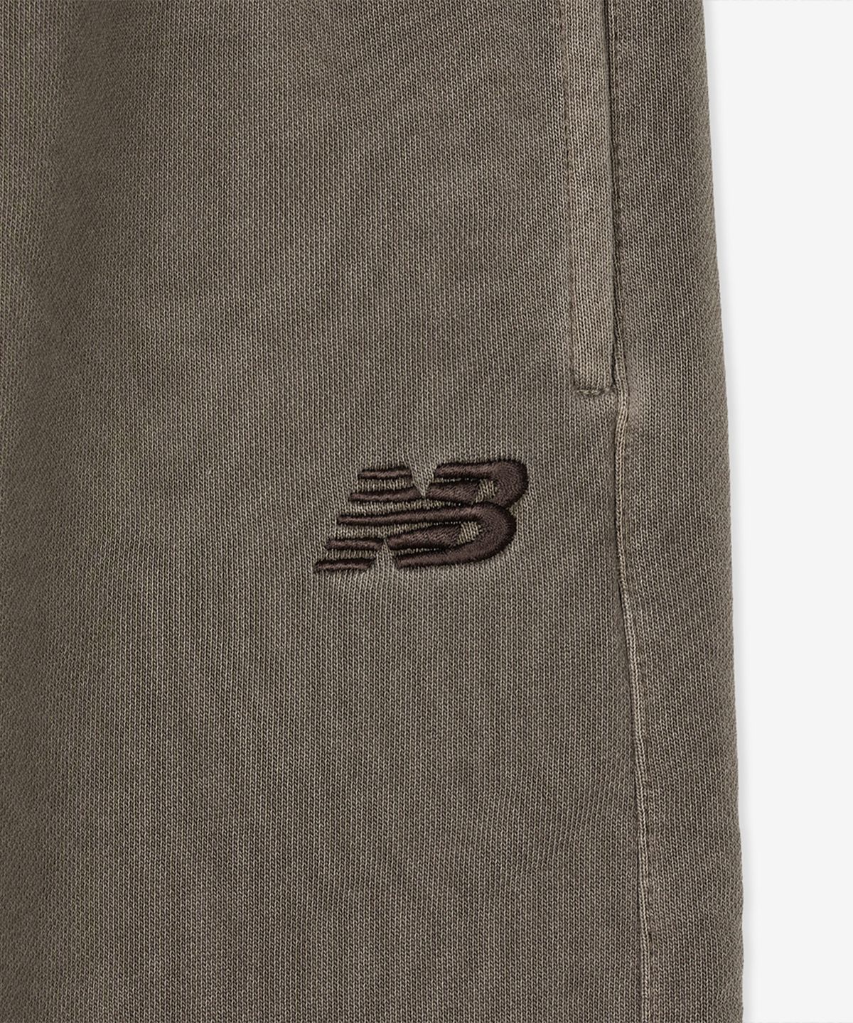 뉴발란스(NEW BALANCE) NBNVG21533 / UNI 에센셜 6부 쇼츠 (BROWN)