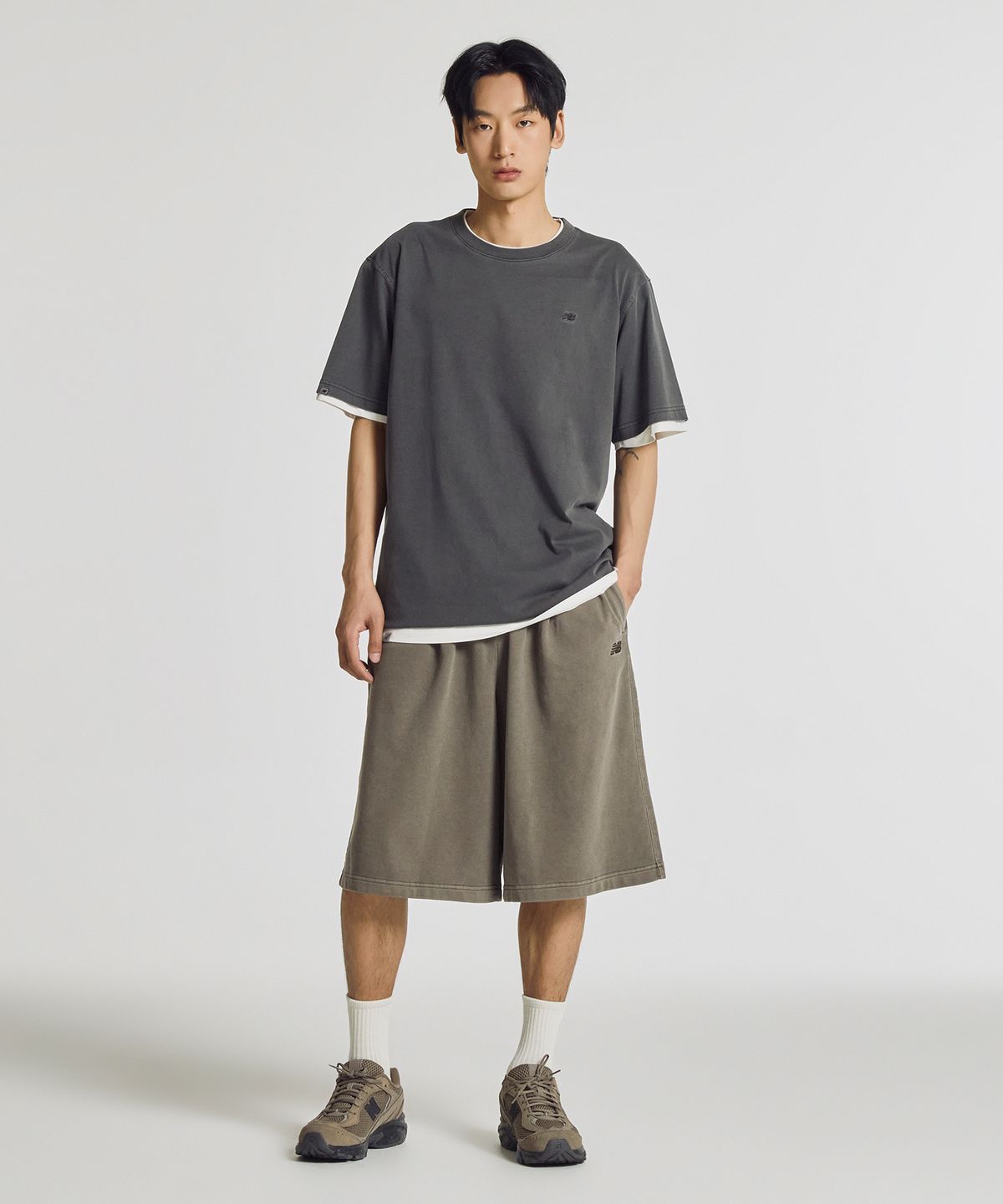 뉴발란스(NEW BALANCE) NBNVG21533 / UNI 에센셜 6부 쇼츠 (BROWN)