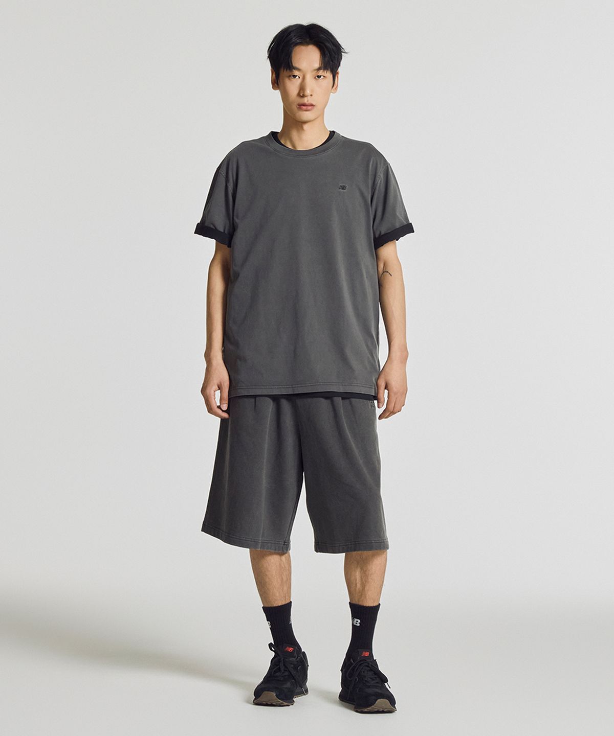 뉴발란스(NEW BALANCE) NBNVG21533 / UNI 에센셜 6부 쇼츠 (CHARCOAL)