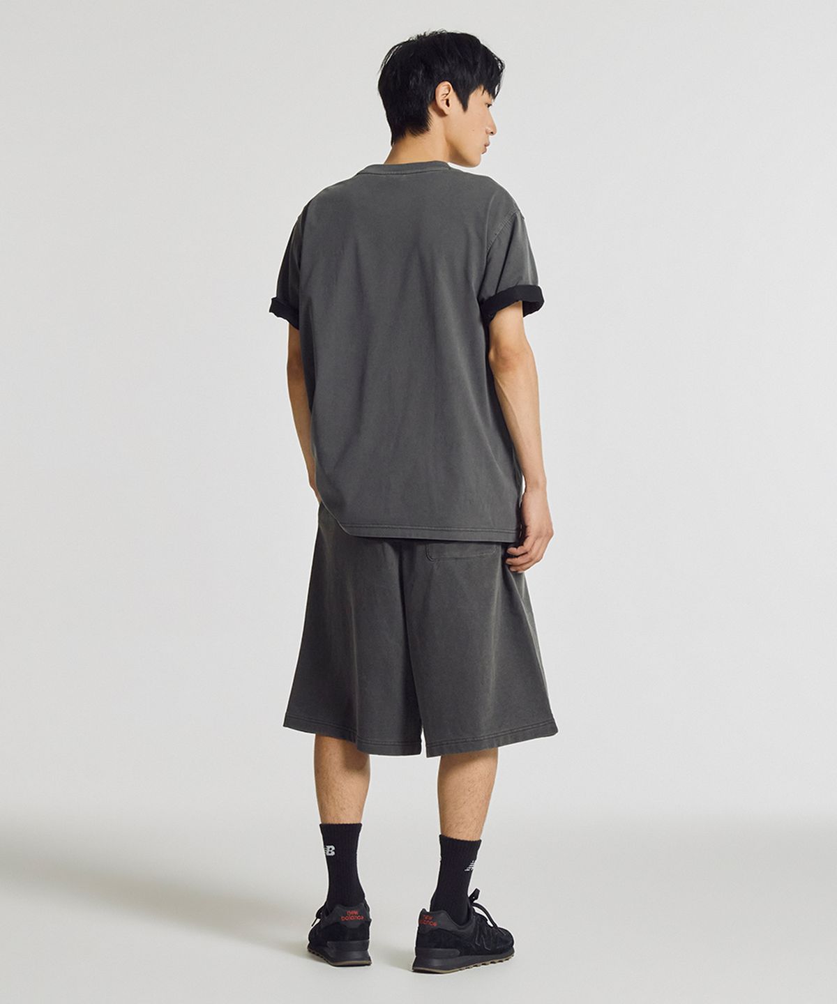 뉴발란스(NEW BALANCE) NBNVG21533 / UNI 에센셜 6부 쇼츠 (CHARCOAL)