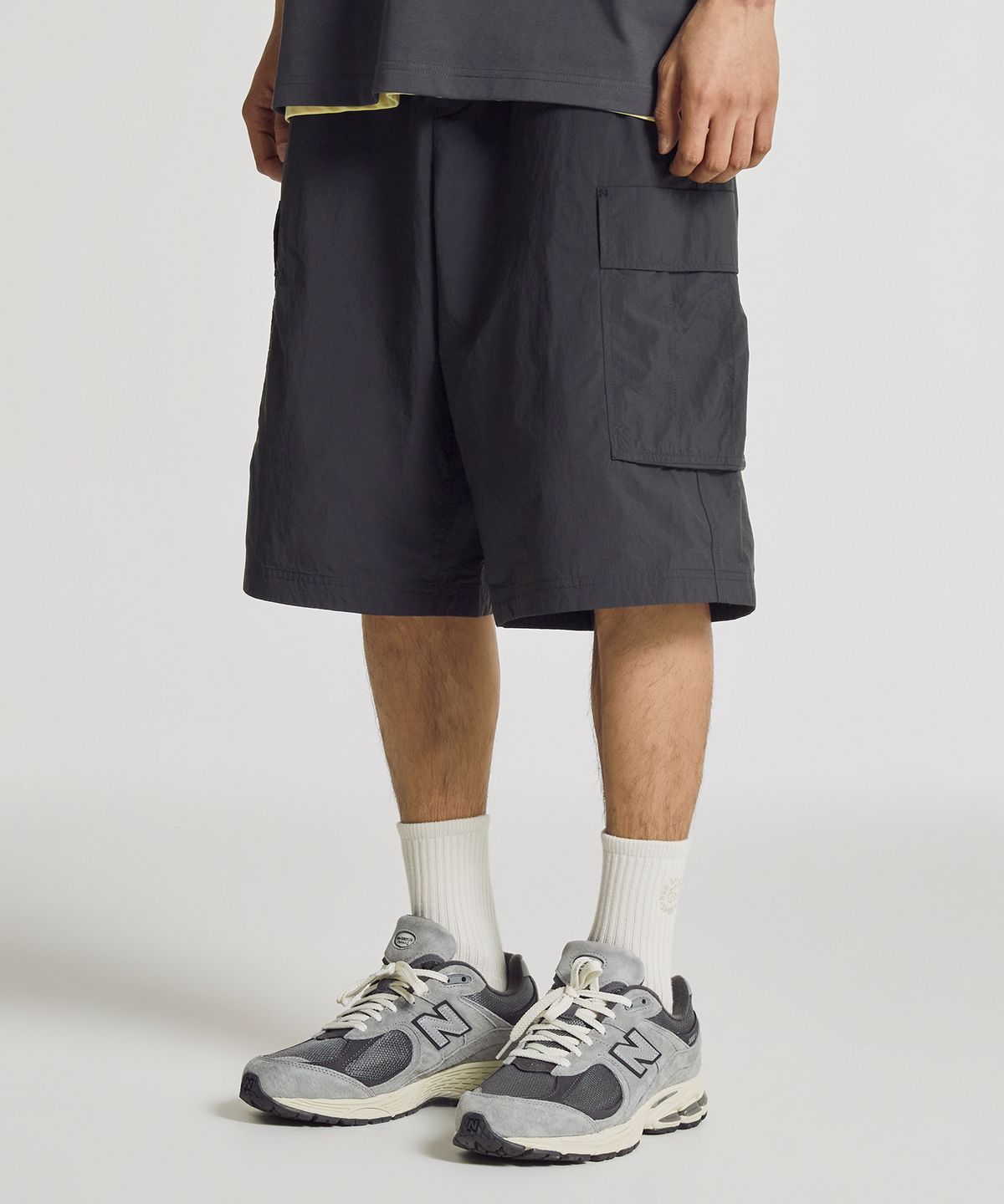 뉴발란스(NEW BALANCE) NBNVG21513 / UNI FROZEN 코튼라이크 카고 6부 버뮤다 쇼츠 (CHARCOAL)