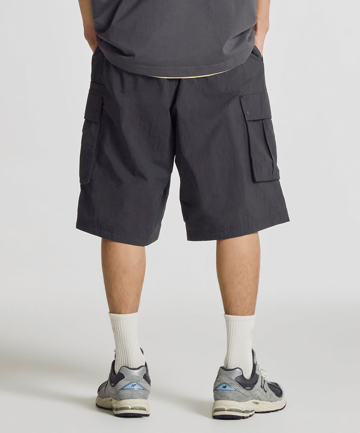 뉴발란스(NEW BALANCE) NBNVG21513 / UNI FROZEN 코튼라이크 카고 6부 버뮤다 쇼츠 (CHARCOAL)