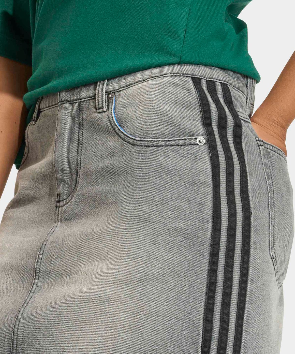 아디다스(ADIDAS) 3-스트라이프 데님 스커트 - 워싱그레이데님 / KD2925