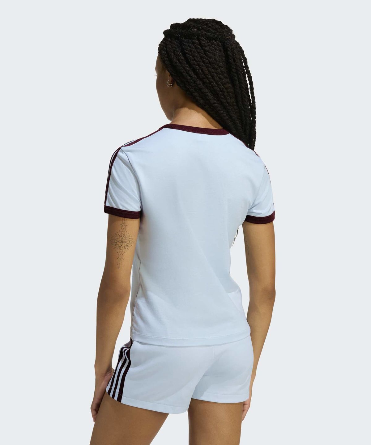 아디다스(ADIDAS) 3-스트라이프 슬림 티셔츠 - 크리스탈스카이:마룬 / KD3684