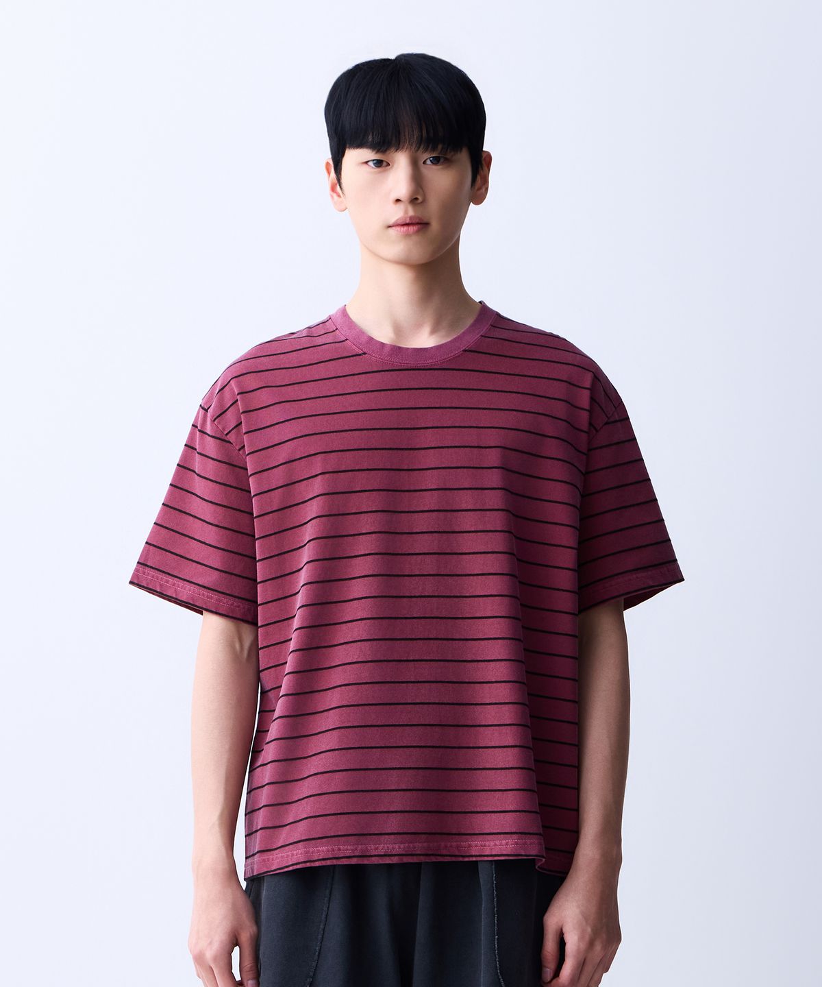 에이던엠(ADERNM) 썸머 데일리 씬스트라이프 크롭 티셔츠 버건디