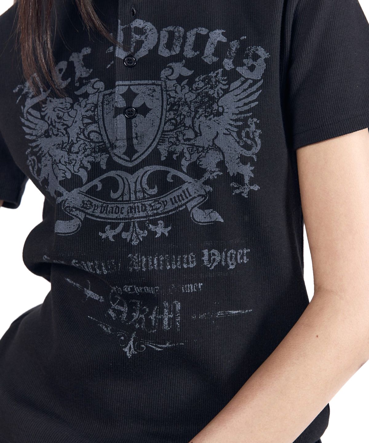아캄(AAKAM) Shield Henry Neck Half Top (Black)