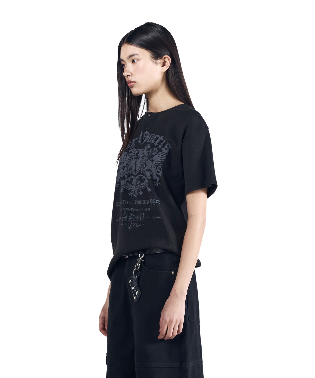 아캄(AAKAM) Shield Henry Neck Half Top (Black)