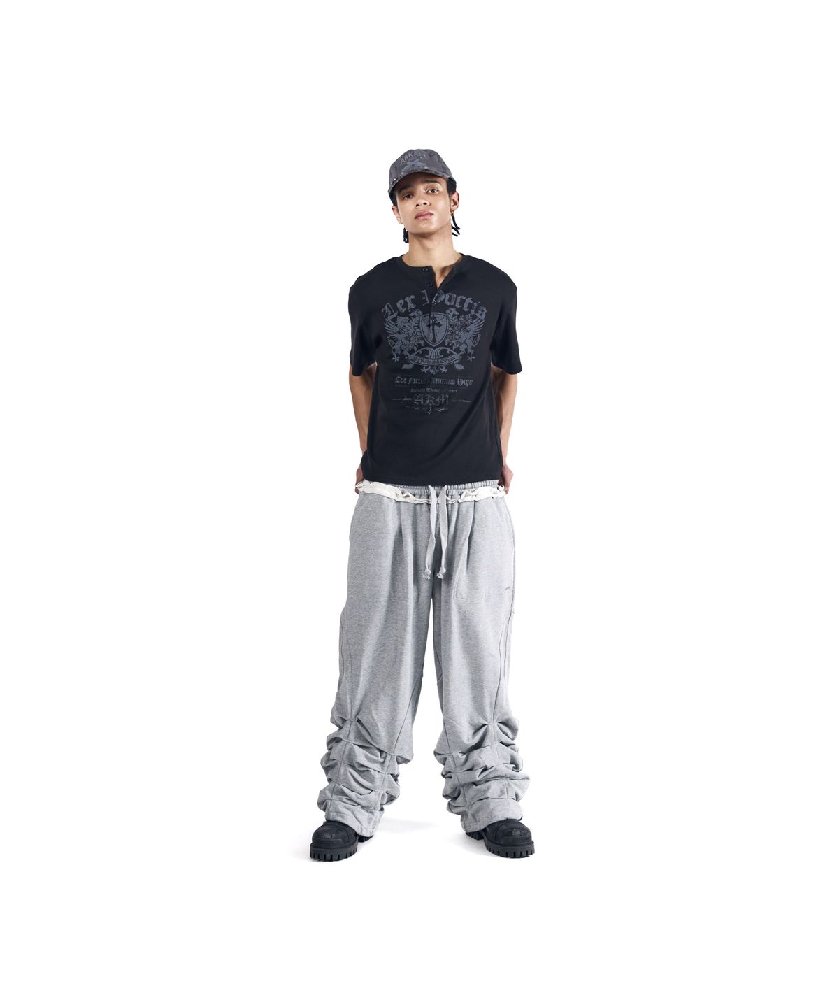 아캄(AAKAM) Shield Henry Neck Half Top (Black)