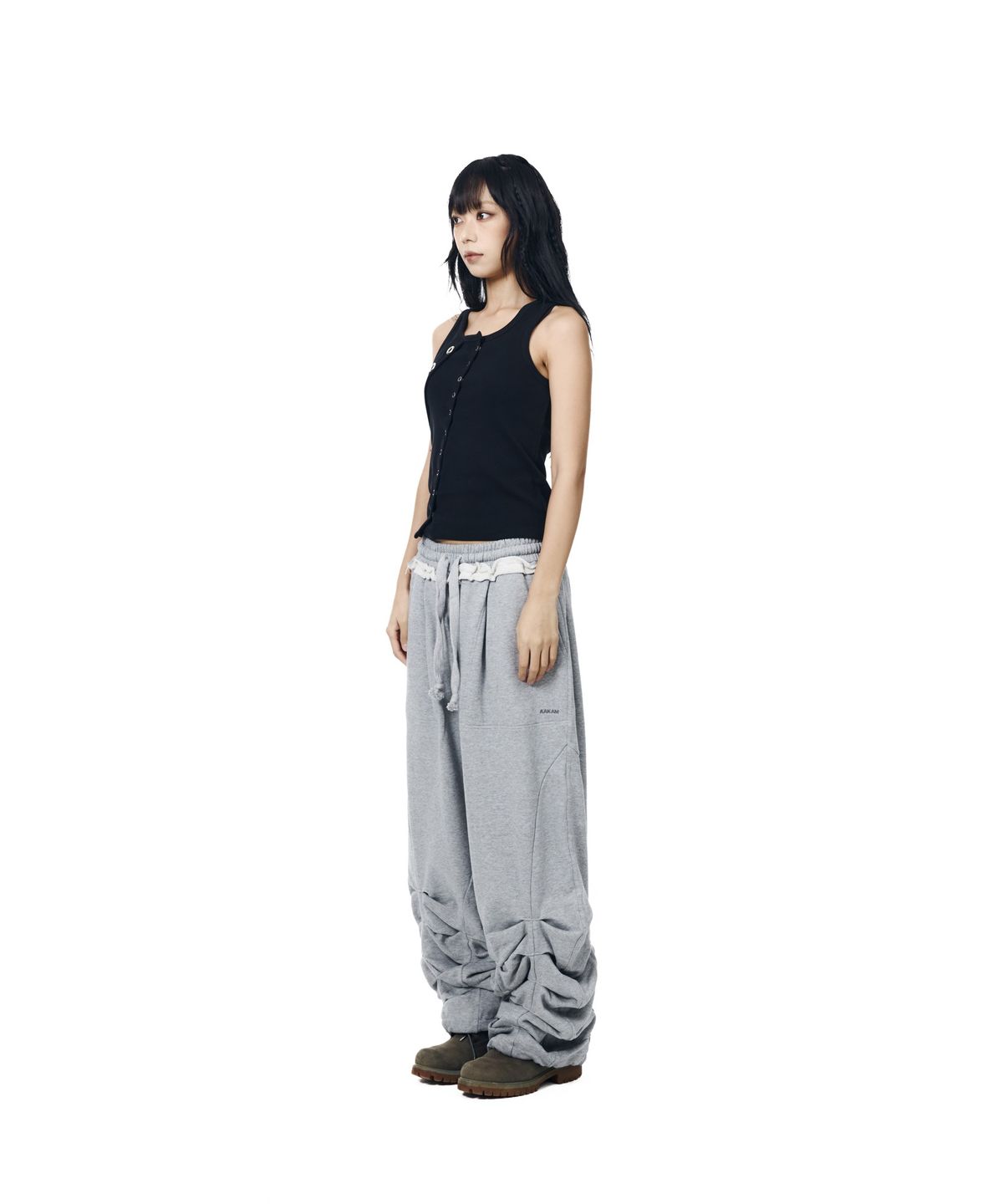 아캄(AAKAM) Oblique Snap Sleeveless (Black)