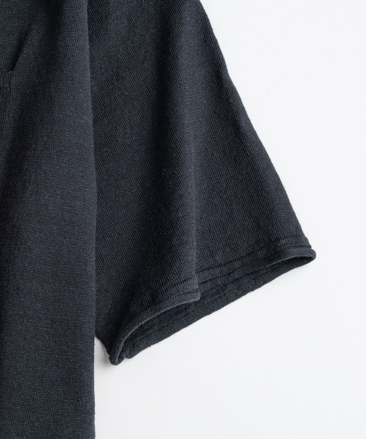 비헤비어(BEHEAVYER) EUROPEAN FLAX™ LINEN ROLL NECK 1/2 KNIT ink navy