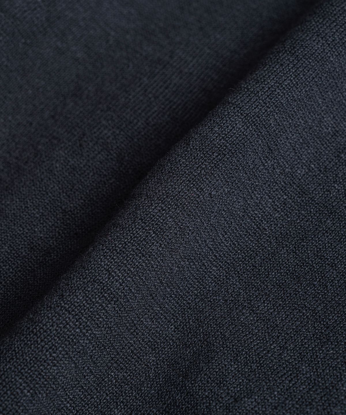 비헤비어(BEHEAVYER) EUROPEAN FLAX™ LINEN ROLL NECK 1/2 KNIT ink navy