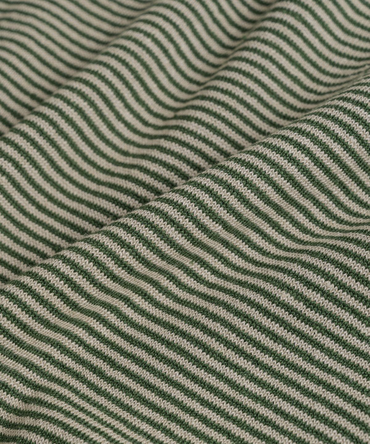 비헤비어(BEHEAVYER) EUROPEAN FLAX™ LINEN ROLL NECK 1/2 KNIT greige/forest