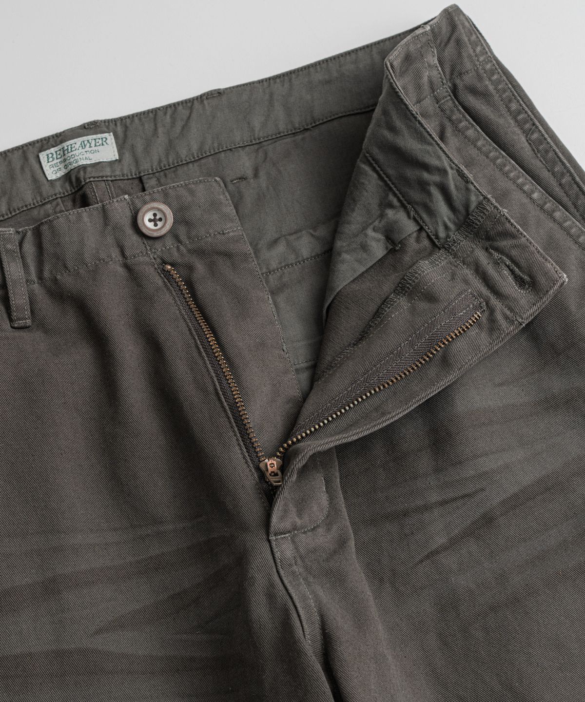 비헤비어(BEHEAVYER) USED 1942 CHINO TROUSERS d.brown