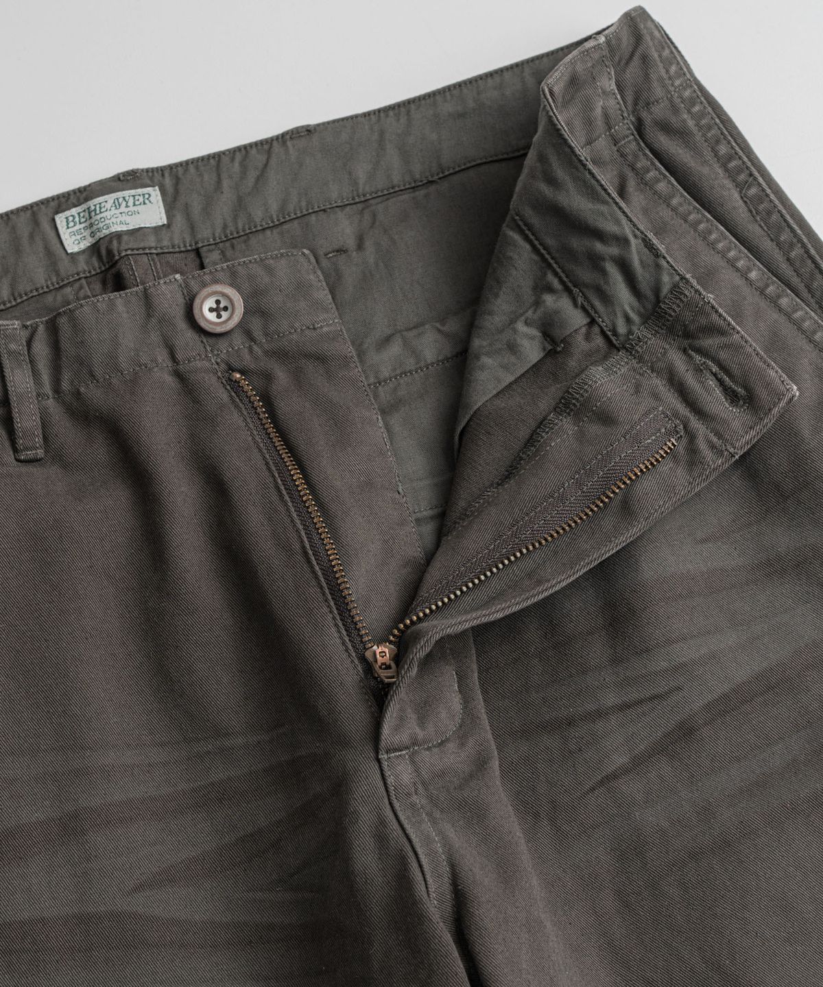 비헤비어(BEHEAVYER) USED 1942 CHINO TROUSERS d.brown