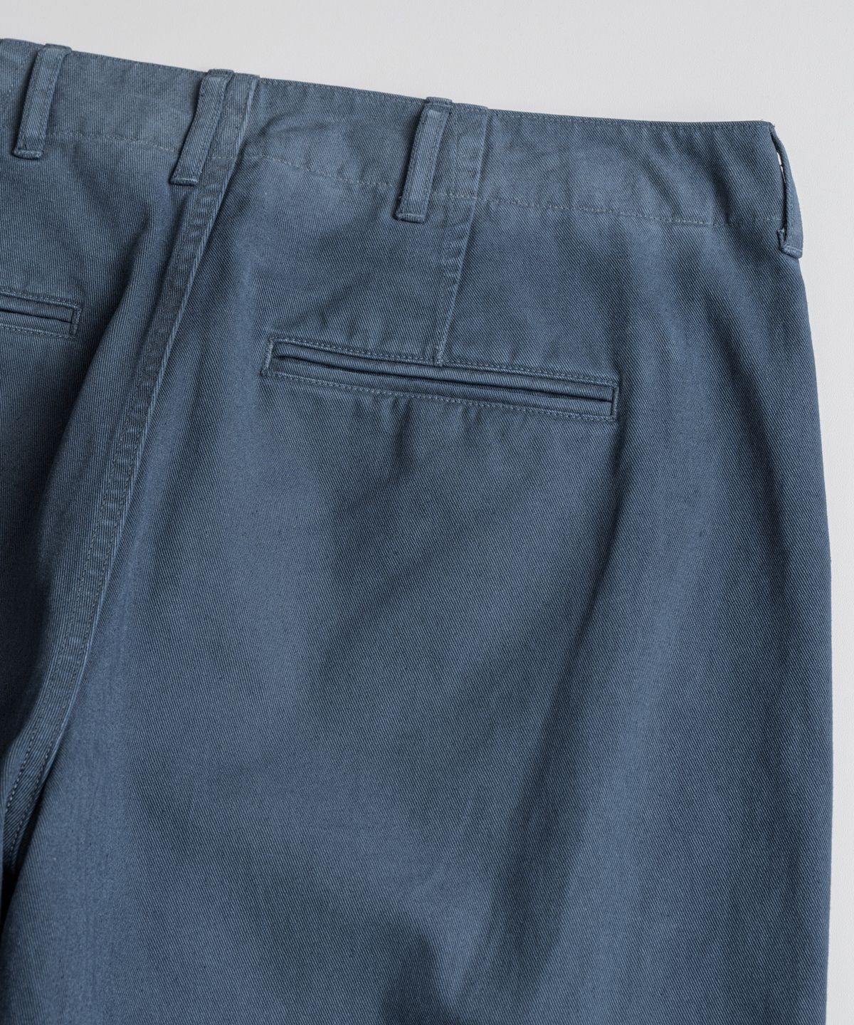 비헤비어(BEHEAVYER) USED 1942 CHINO TROUSERS navy