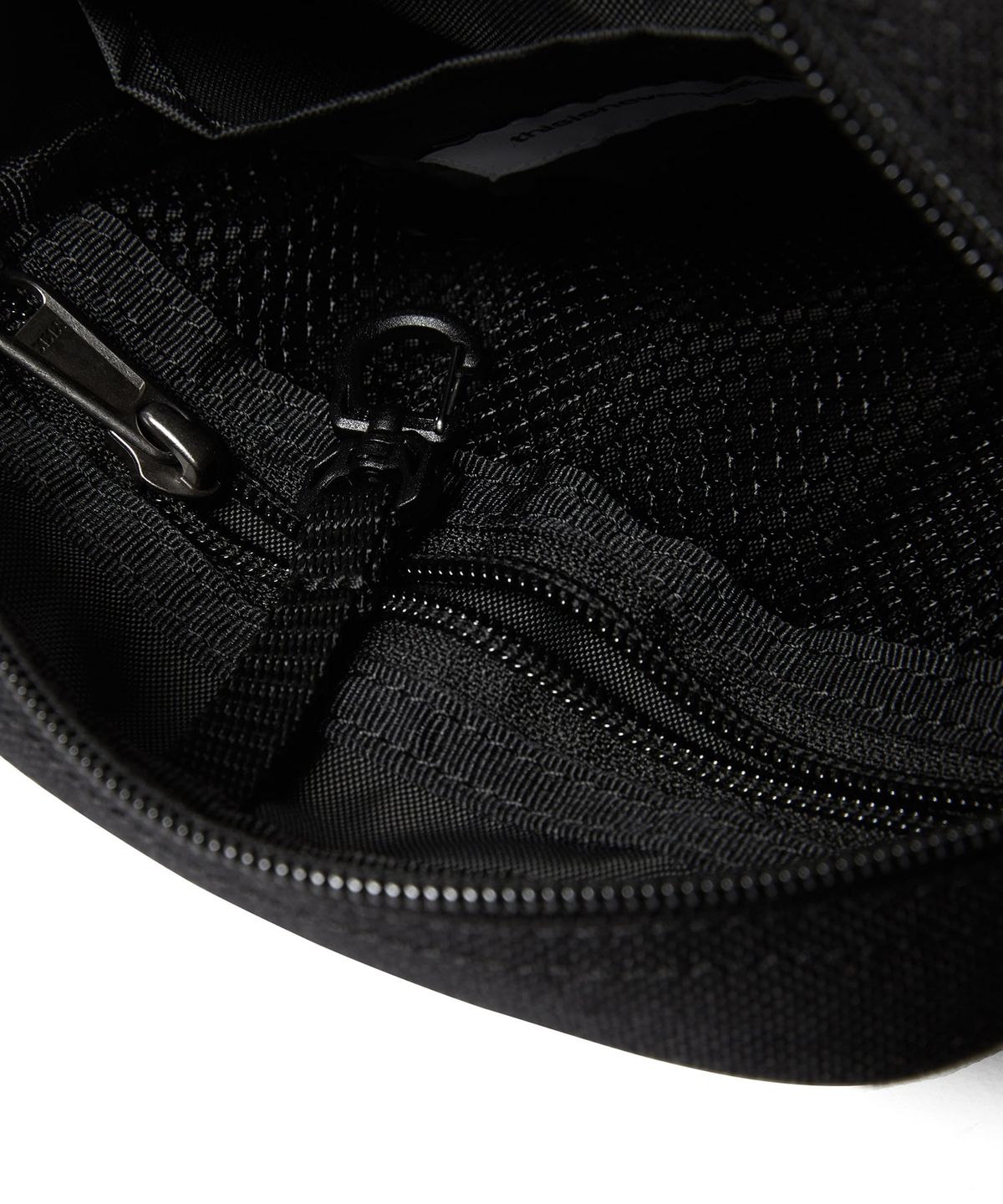 디스이즈네버댓(THISISNEVERTHAT) T-Logo Shoulder Bag Black