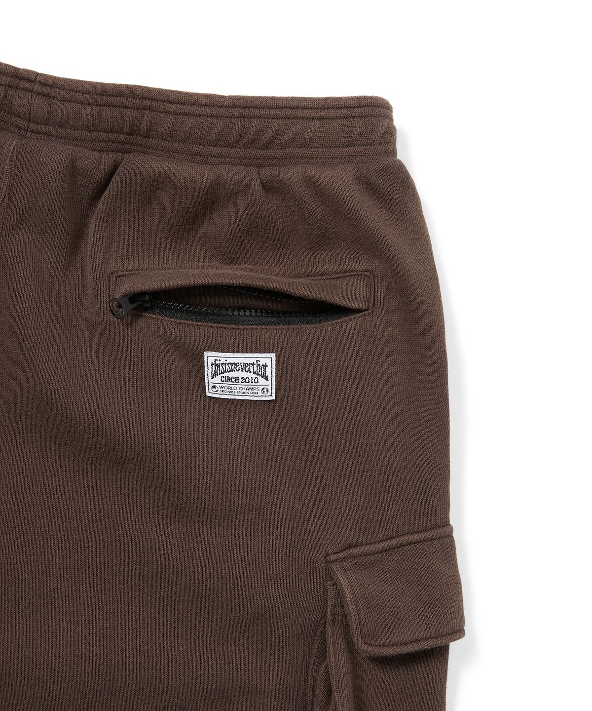 디스이즈네버댓(THISISNEVERTHAT) Cargo Sweatshort Dark Chocolate