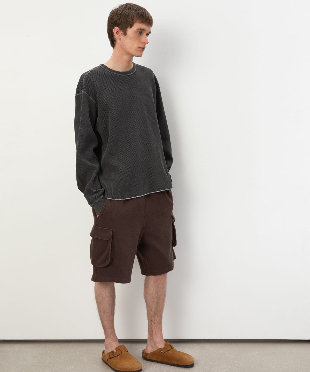 디스이즈네버댓(THISISNEVERTHAT) Cargo Sweatshort Dark Chocolate
