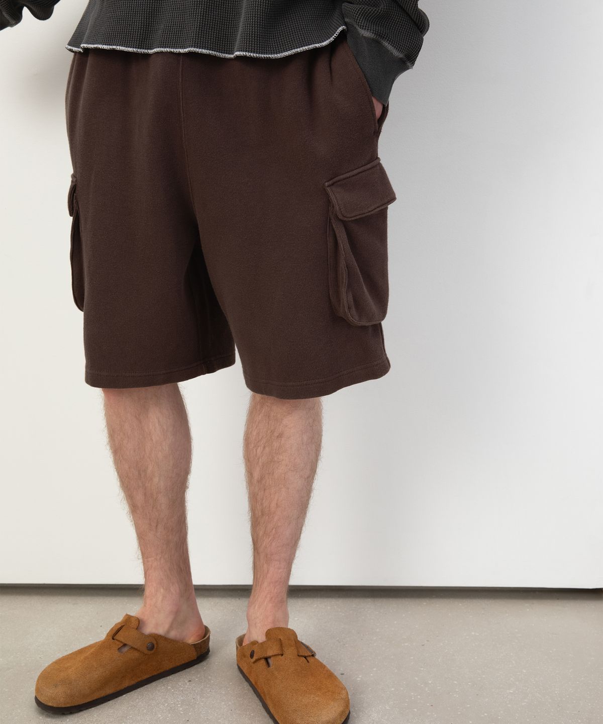 디스이즈네버댓(THISISNEVERTHAT) Cargo Sweatshort Dark Chocolate