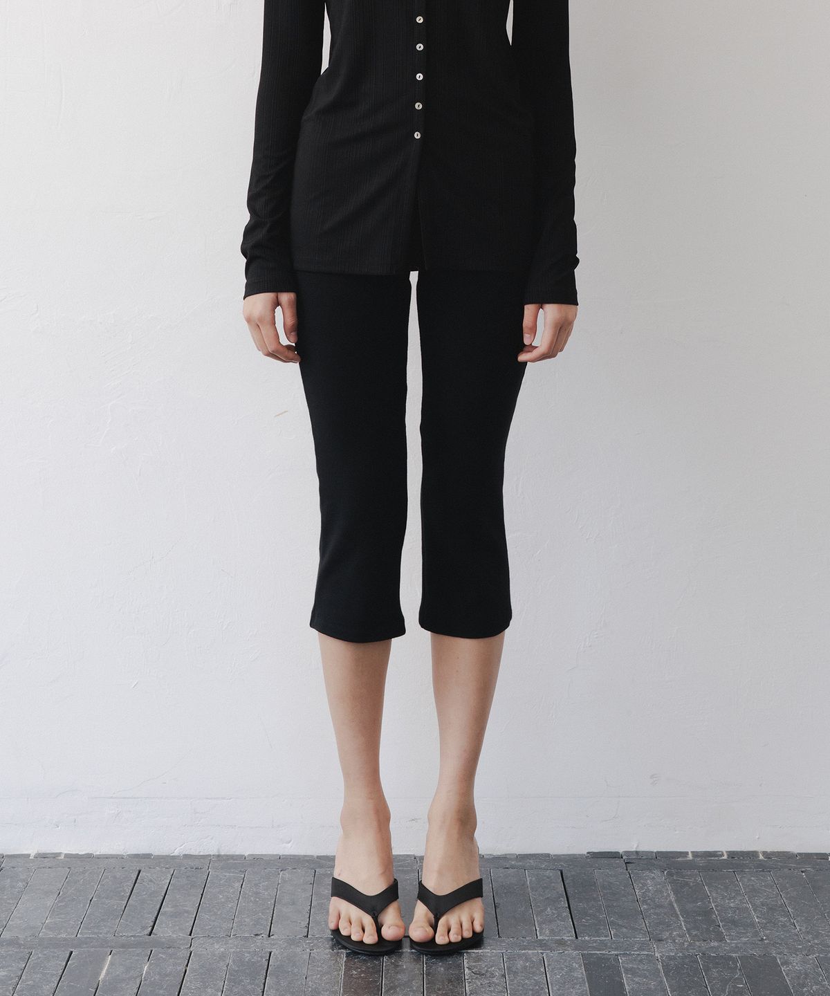 애프터글로울(AFTERGLOWOOL) Knit Capri Leggings Pants-Black