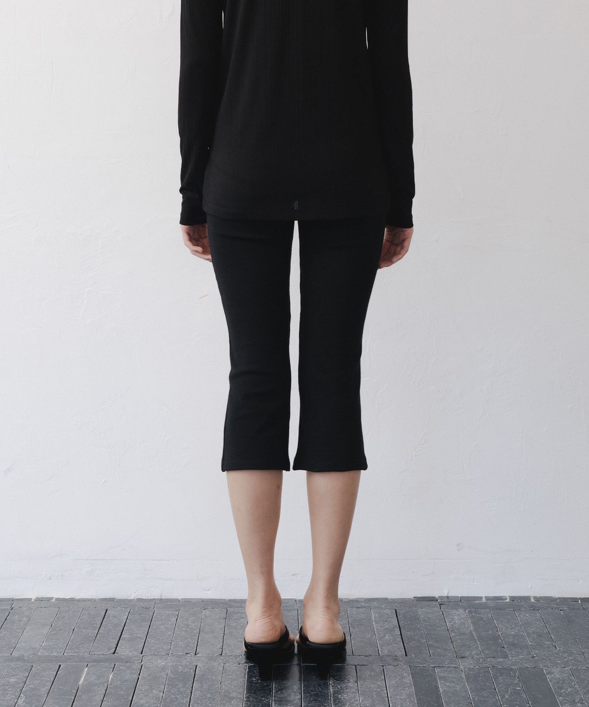 애프터글로울(AFTERGLOWOOL) Knit Capri Leggings Pants-Black