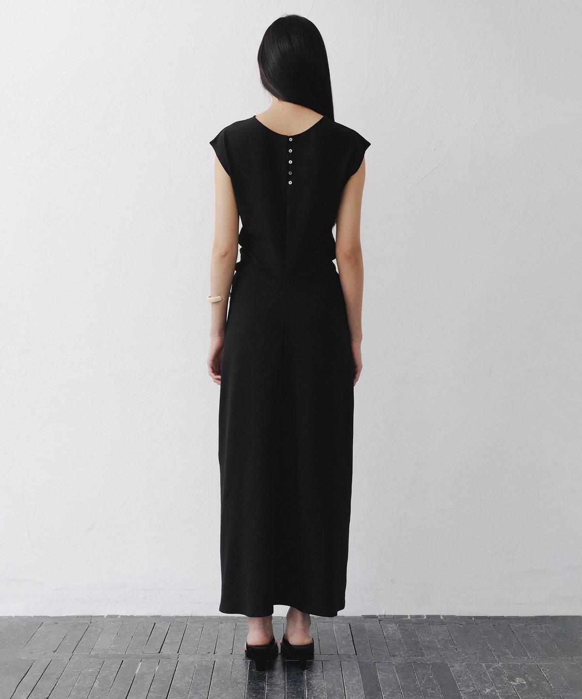 애프터글로울(AFTERGLOWOOL) Curve Line Maxi Dress-Black