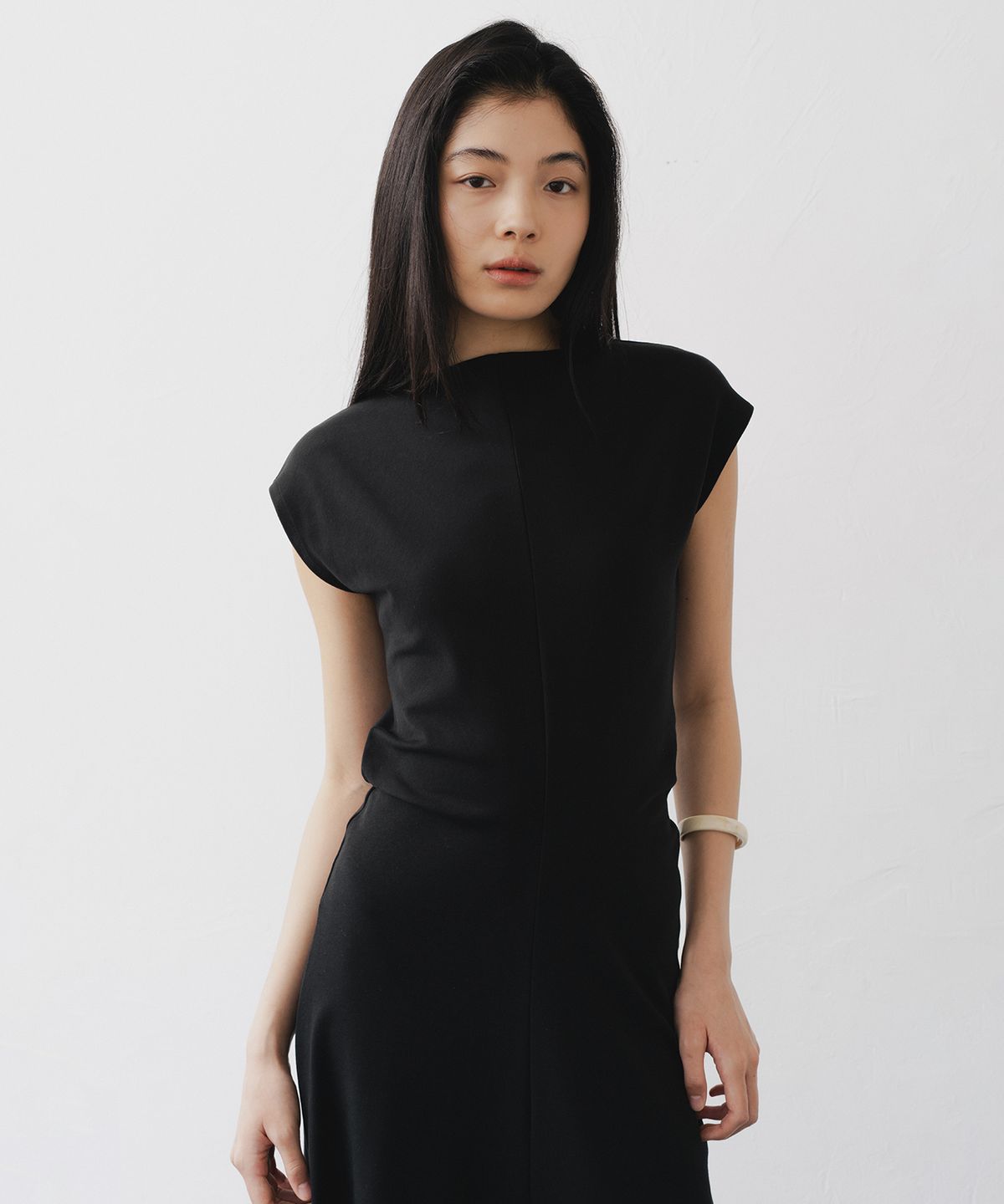 애프터글로울(AFTERGLOWOOL) Curve Line Maxi Dress-Black