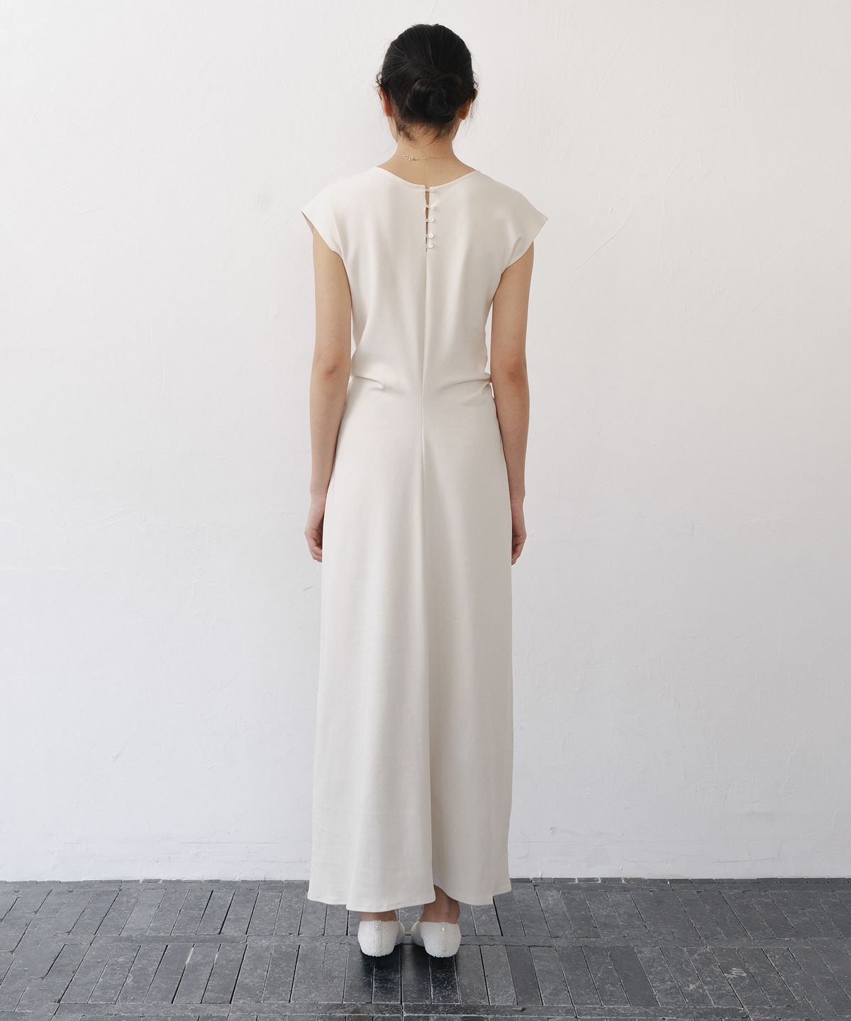 애프터글로울(AFTERGLOWOOL) Curve Line Maxi Dress-Ivory