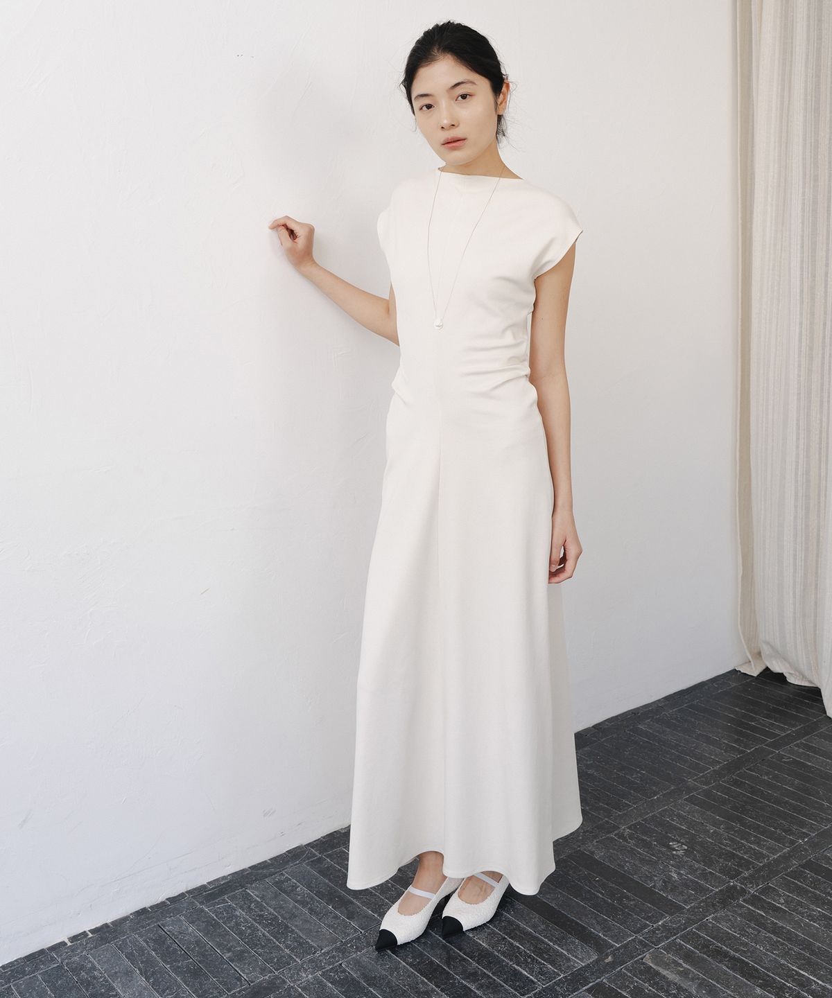 애프터글로울(AFTERGLOWOOL) Curve Line Maxi Dress-Ivory