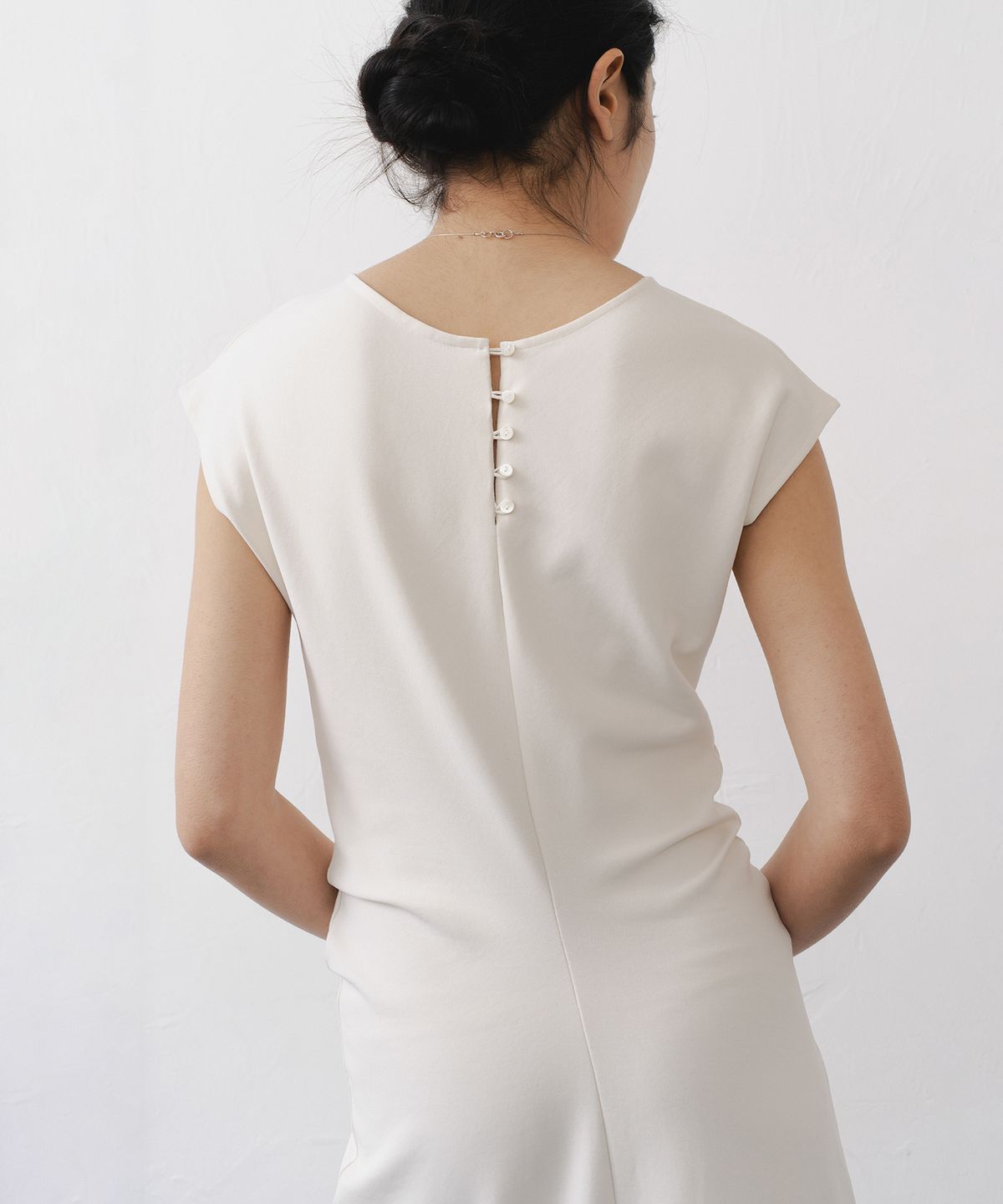 애프터글로울(AFTERGLOWOOL) Curve Line Maxi Dress-Ivory