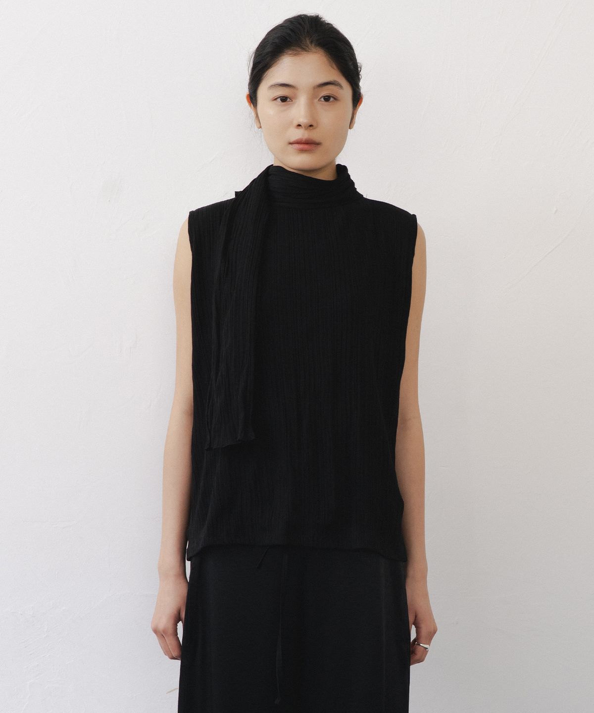 애프터글로울(AFTERGLOWOOL) Pleats Scarf Two Way Top-Black