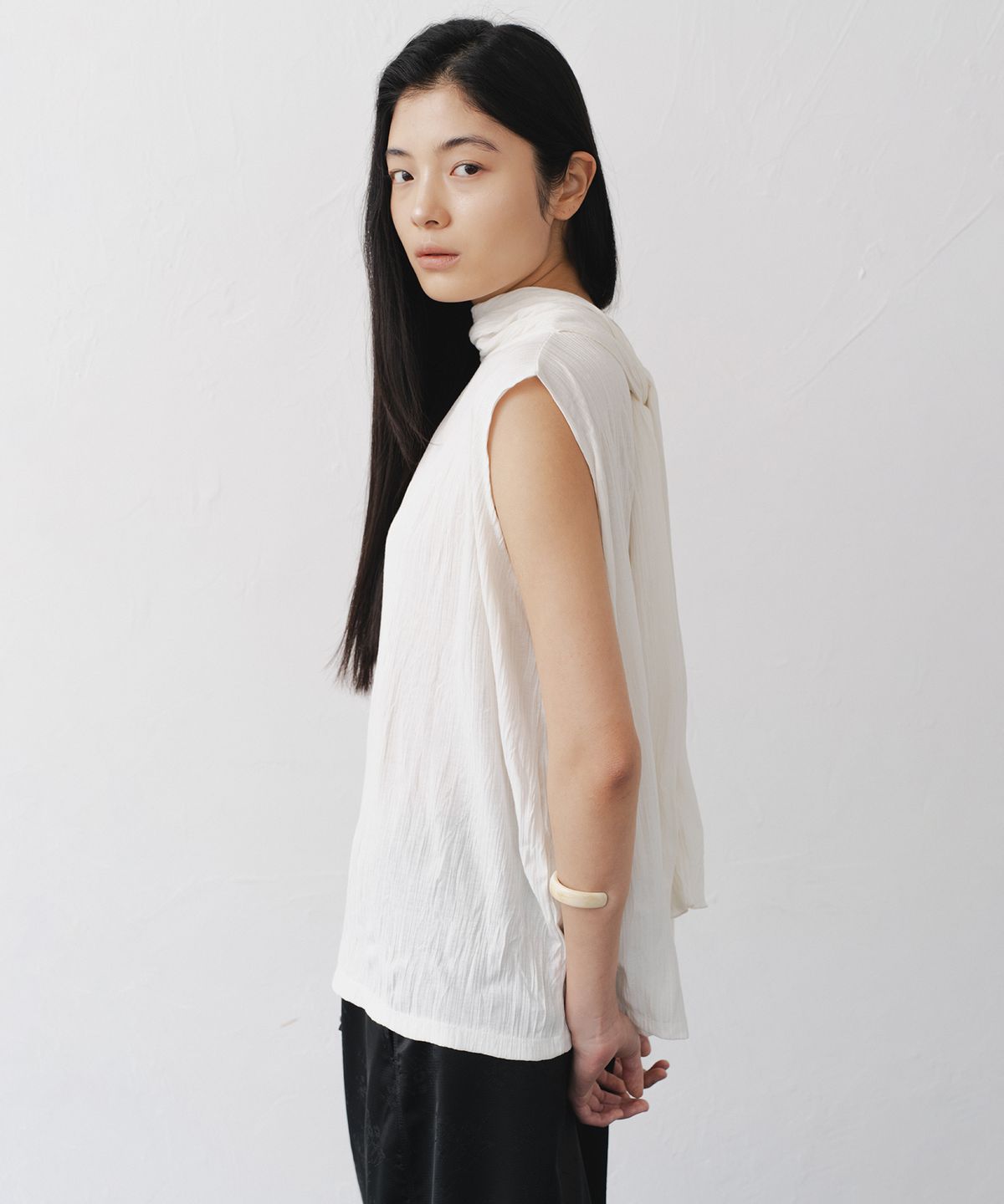 애프터글로울(AFTERGLOWOOL) Pleats Scarf Two Way Top-White
