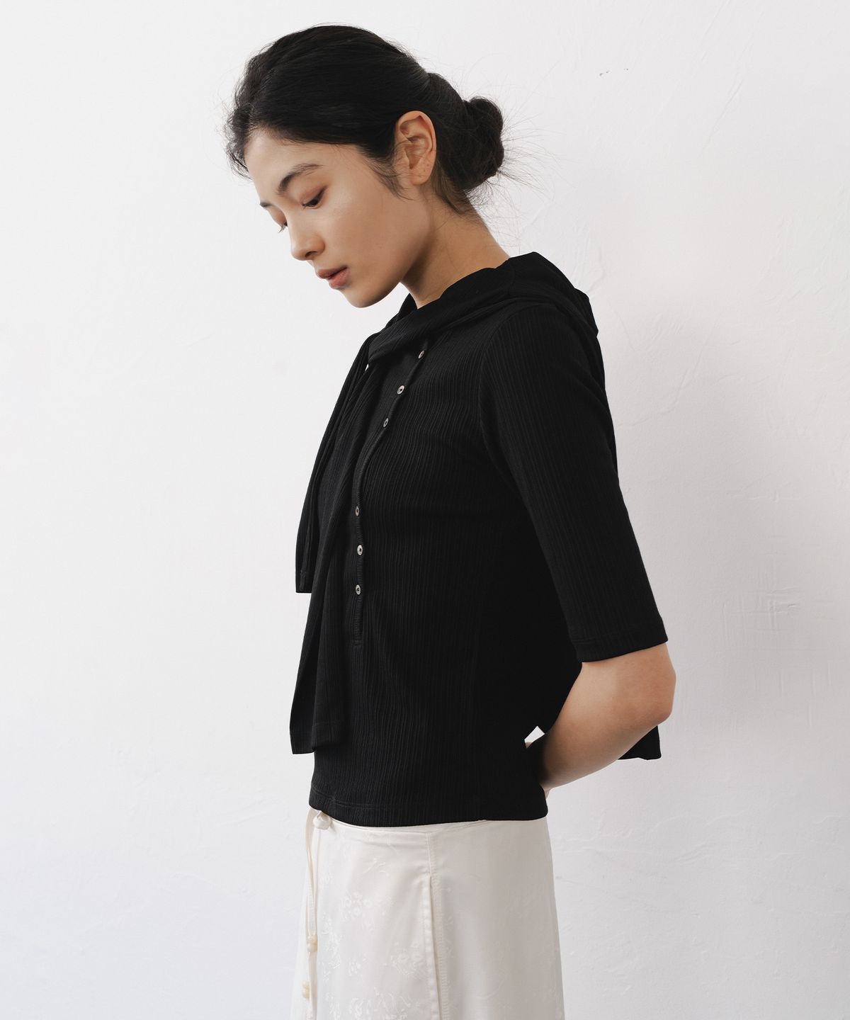애프터글로울(AFTERGLOWOOL) Rib Two Way Button Top-Black