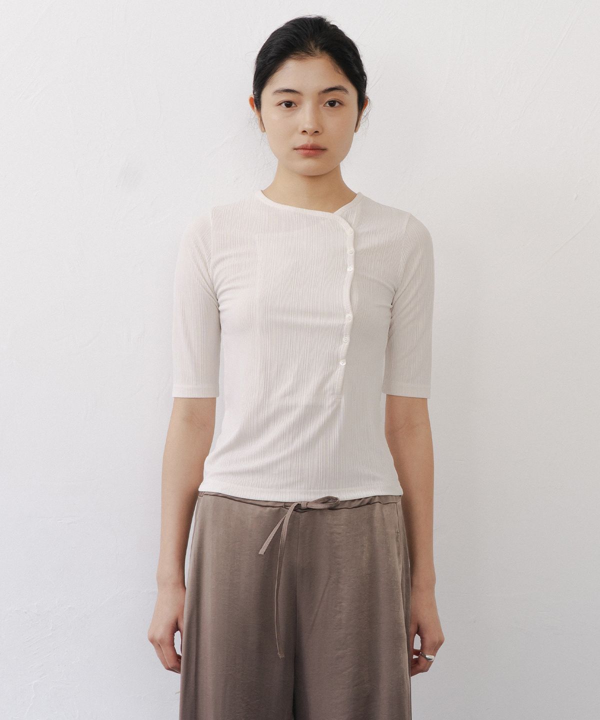 애프터글로울(AFTERGLOWOOL) Rib Two Way Button Top-Beige